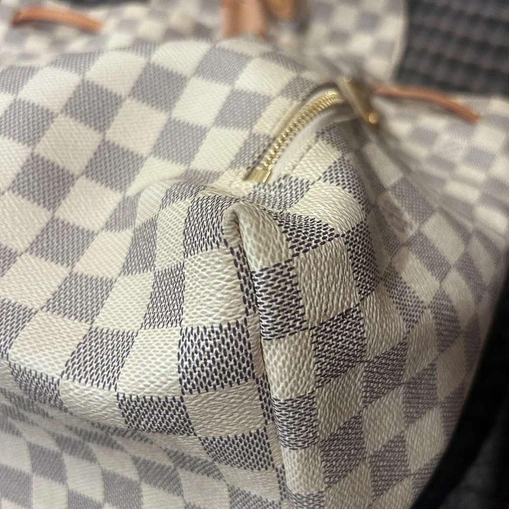 Luis Vuitton Damier Azure.Only used a few times,great condition.Dust bag and box - Picture 11 of 13